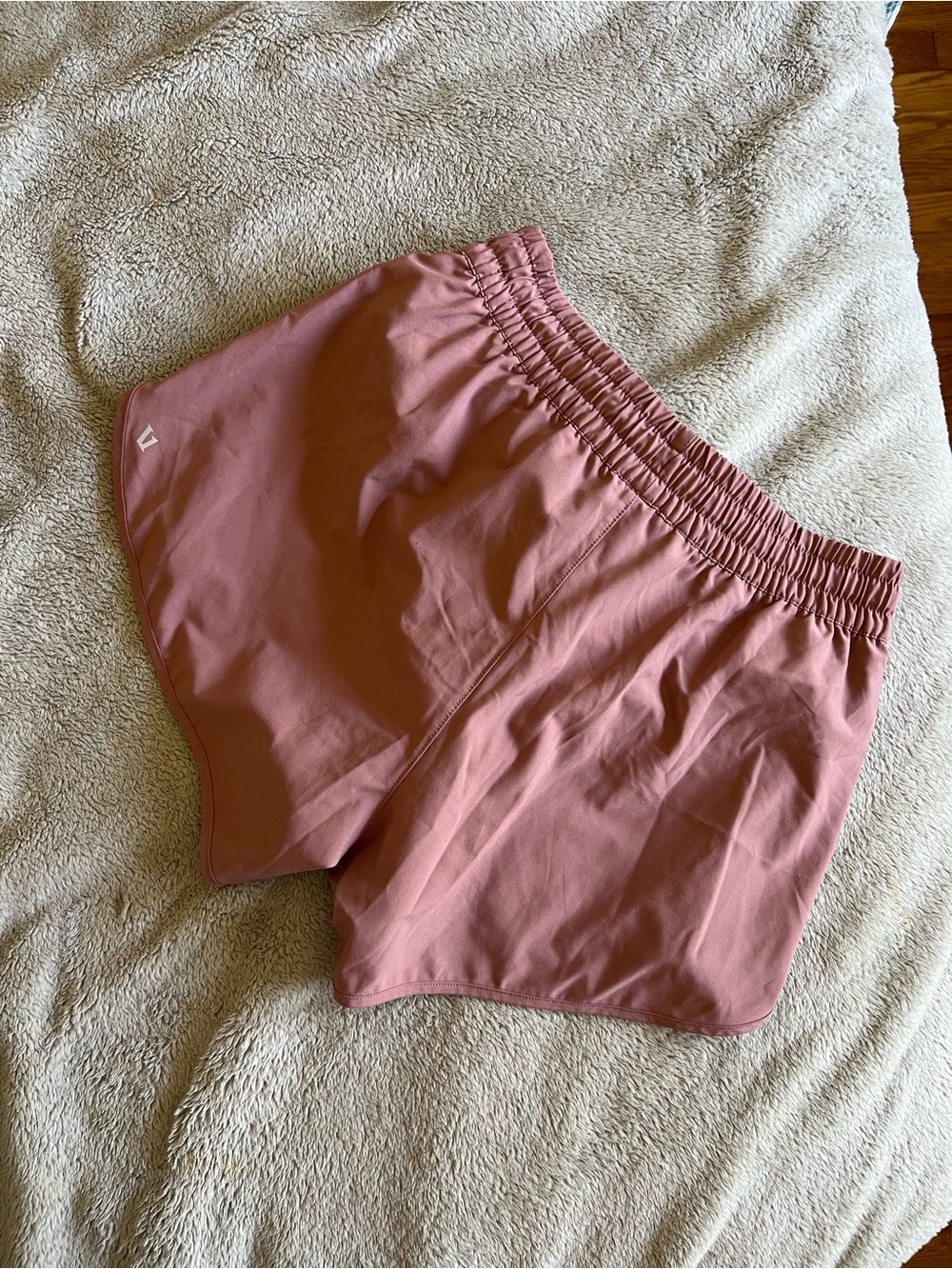 Vuori Women’s Rose Pink Clementine Shorts Medium - Picture 2 of 5
